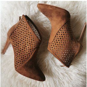 ZARA Laser-cut High-heeled Ankle Bootie | 37